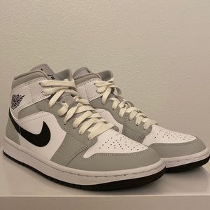 Jordan 1 Mid Smoke Grey size W8.5